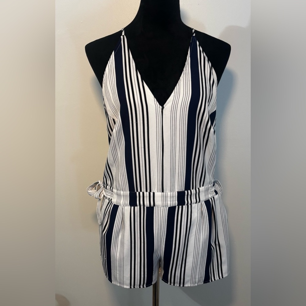 HYFVE Size small Romper Shorts Side Pockets Open sides - Picture 10 of 13